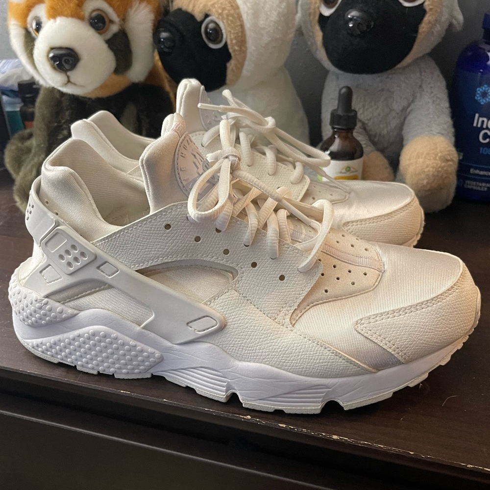 Women’s Cream Athletic Sneakers - Lightweight Lace-Up Comfort